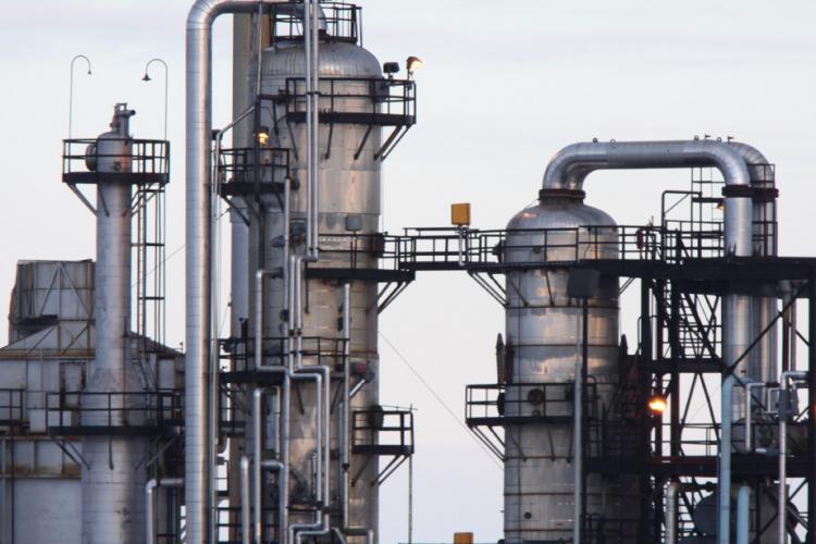 Distillation column: minimizing energy requirements with APC